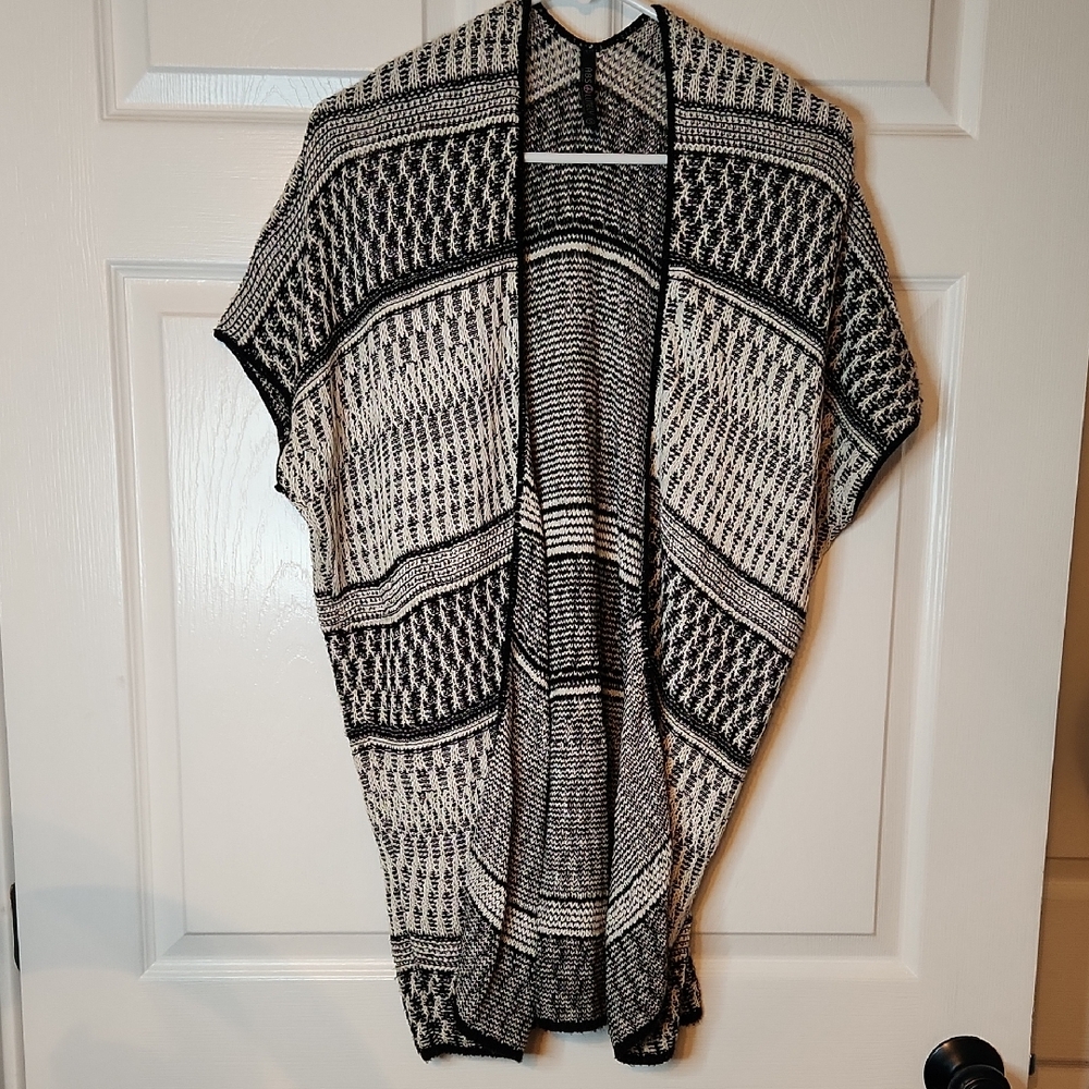 💚Absolutely Creative Worldwide Monochrome Knit Open Front Sweater